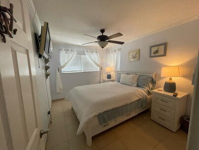 Freeport Grand Bahamas:  Coral Beach Family Friendly Condo- steps to the beach!