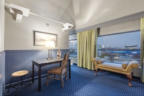 Interior - Top-of-the-Town King Suite at Thousand Hills Resort Hotel (Branson)