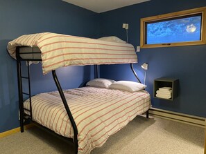 3 bedrooms, free WiFi, bed sheets