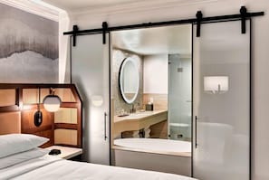 2 habitaciones, tabla de planchar con plancha, wifi y ropa de cama