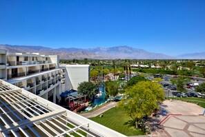 Property grounds - Marriott Desert Springs Resort (Palm Desert)