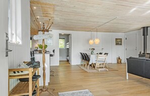 Interior - Nice home in ørsted with WiFi (Ørsted)
