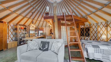 Televisión y chimenea