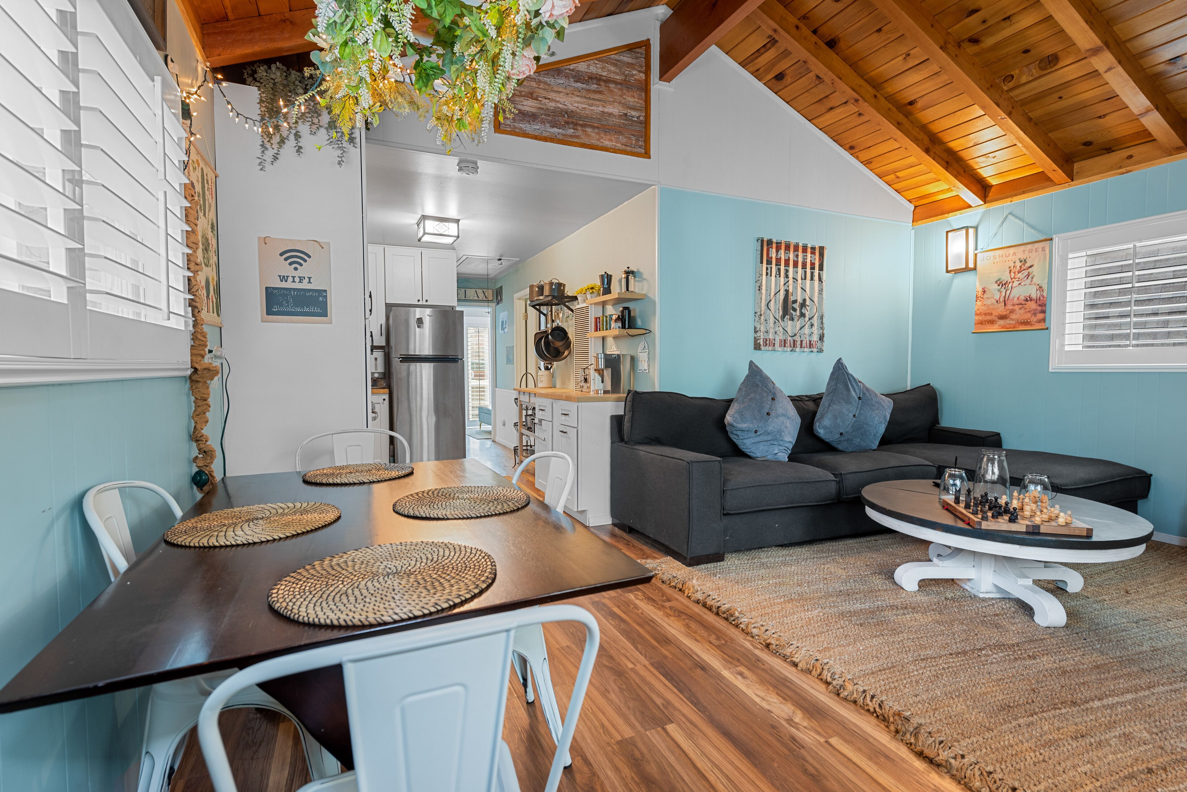 Marrs Cottage- Quiet cozy cottage in Big Bear City with great amenities!