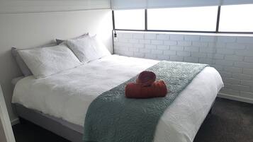 5 Schlafzimmer, Bügeleisen/Bügelbrett, Reisekinderbett, WLAN