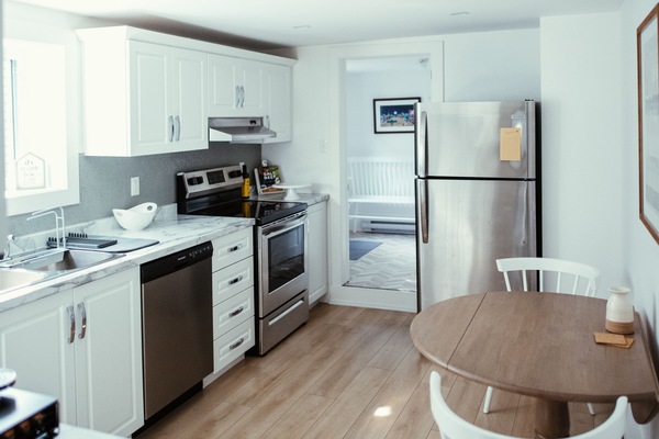 Refrigerador, microondas, horno, placa de cocina