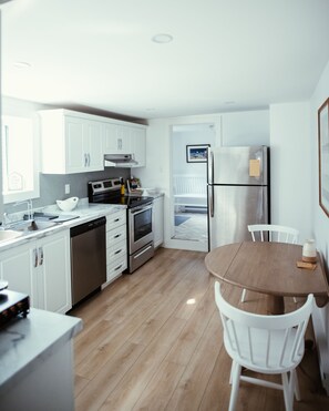 Fridge, microwave, oven, stovetop - 3BR Home in Downtown St. John's w/ free parking, AC (St. John's)