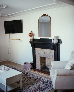 Smart TV, books - 3BR Home in Downtown St. John's w/ free parking, AC (St. John's)