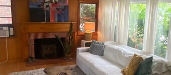 Vintage home near Rose Bowl & JPL/NASA. So many trails great for active folks   