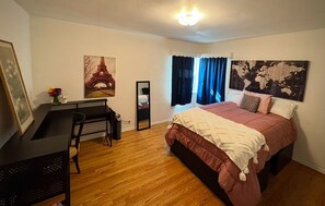 2 bedrooms, desk, iron/ironing board, WiFi - Vintage home near Rose Bowl & JPL/NASA. So many trails great for active folks    (Altadena)