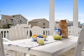 Outdoor dining - Lost Shaker of Salt by Brunswick Vacation Rentals: OIB 2nd Row Home w/ Pool (Ocean Isle Beach)