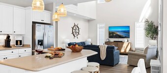 Lost Shaker of Salt - heated private pool, across from the ocean