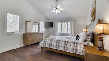 4 bedrooms, iron/ironing board, travel crib, WiFi