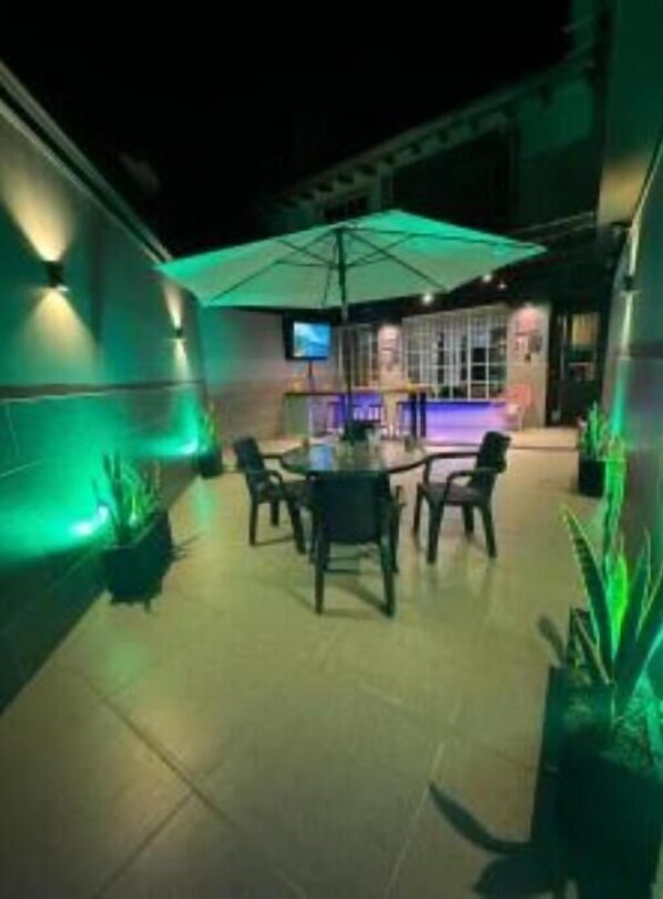 Outdoor dining - Casa10 Diez EN Todo! (Buga)