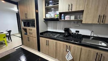 Kühlschrank, Mikrowelle, Ofen, Toaster