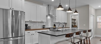 Spacious 5BR Home | Amazing Shower | Near SLU & Tower Grove | The Gate STL