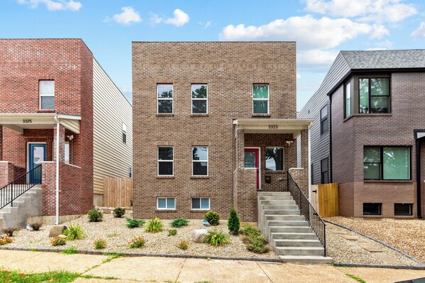 Exterior - 5BR home near SLU wtih EV charger (St Louis)