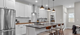 Spacious 5BR Near SLU | Drive to Arch, Ballparks & Breweries | EV Charger