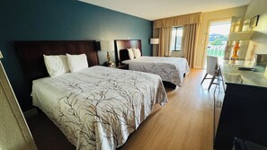 In-room safe, desk, blackout drapes, iron/ironing board - Hotel MonteCarlo (Kissimmee)