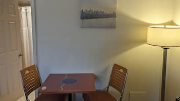 Quarto luxo, 1 cama King, acessível | 1 quarto, cofres nos quartos, escrivaninha, cortinas blackout