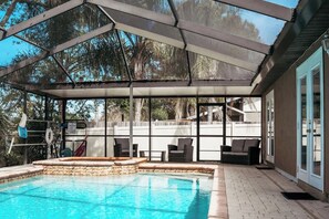 Piscina all'aperto, una piscina riscaldata