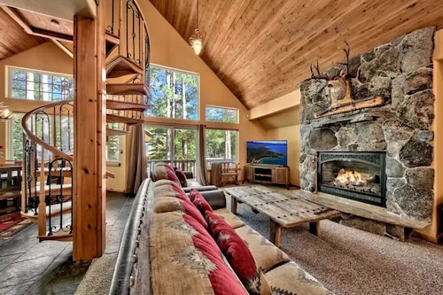 Luxury House, Hot Tub, Pet Friendly, Pool Table, EV Charger
