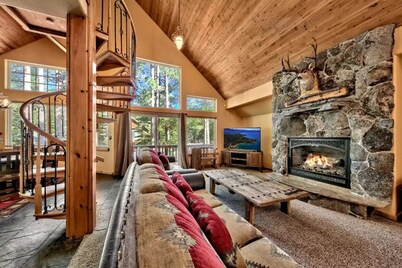 Luxury House, Hot Tub, Pet Friendly, Pool Table, EV Charger
