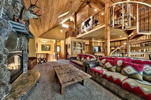 Luxury House, Hot Tub, Pet Friendly, Pool Table, EV Charger
