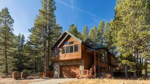 Exterior - Luxury House, Hot Tub, Pet Friendly, Pool Table, EV Charger
 (South Lake Tahoe)