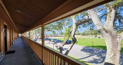 The Farmhouse at River Ranch, Steps to Rodeo! 227