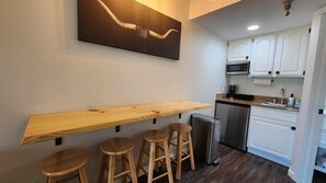 Fridge, microwave, coffee/tea maker, toaster - The Farmhouse at River Ranch, Steps to Rodeo! 227 (River Ranch)