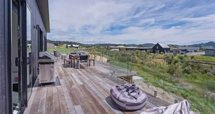 Hosts on the Coast Leigh's Luxury Retreat