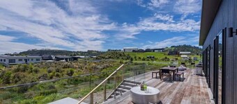 Hosts on the Coast Leigh's Luxury Retreat