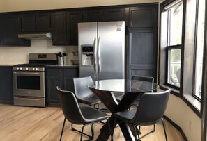 Dining - Awesome setting!! 3 bedroom 2 bath close to downtown and RMNP (Estes Park)