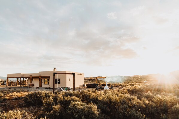 Exterior - Great Views, Rave Reviews, Hot Tub, Kiva Fireplace, Outdoor Cone Firepit (El Prado)