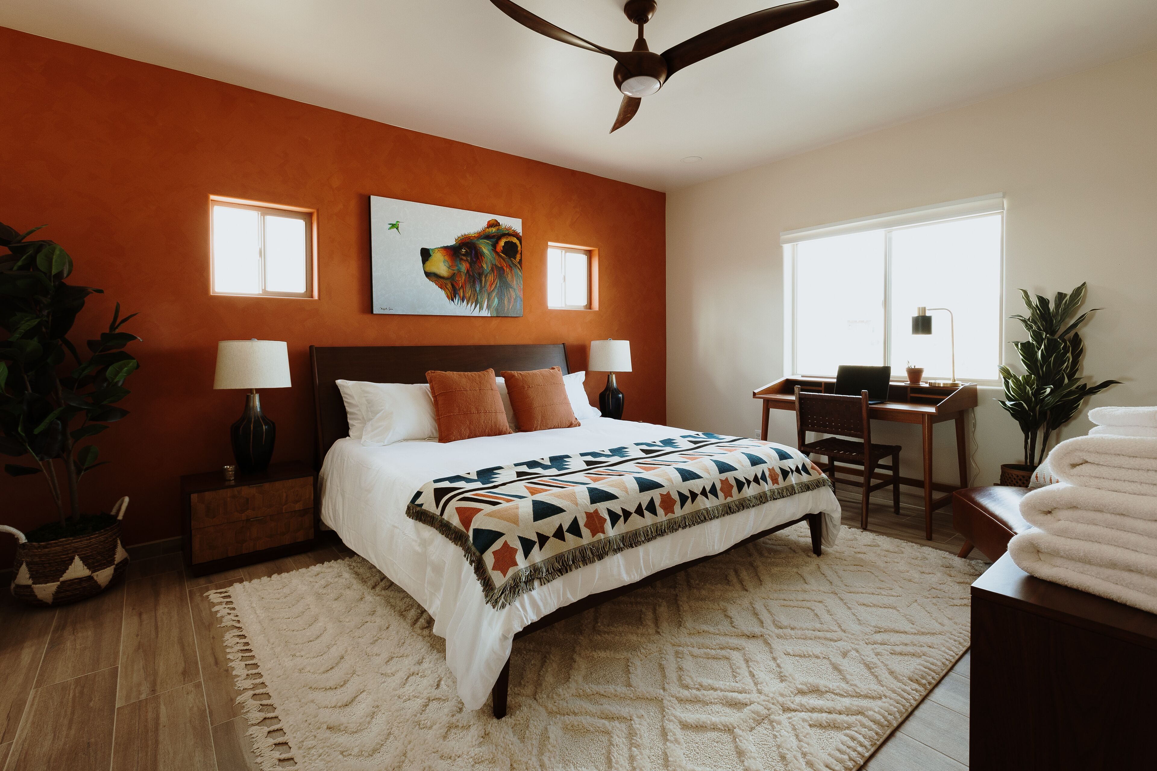 3 室のベッドルーム、デスク、アイロン / アイロン台、旅行用ベビーベッド