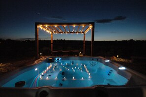 Outdoor spa tub - Great Views, Rave Reviews, Hot Tub, Kiva Fireplace, Outdoor Cone Firepit (El Prado)
