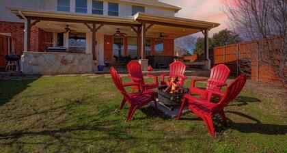 Spacious 5 bedroom w/ Game Room, Office and Covered Patio