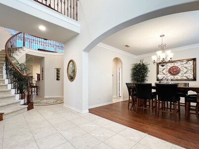 Spacious 5 bedroom w/ Game Room and Covered Patio