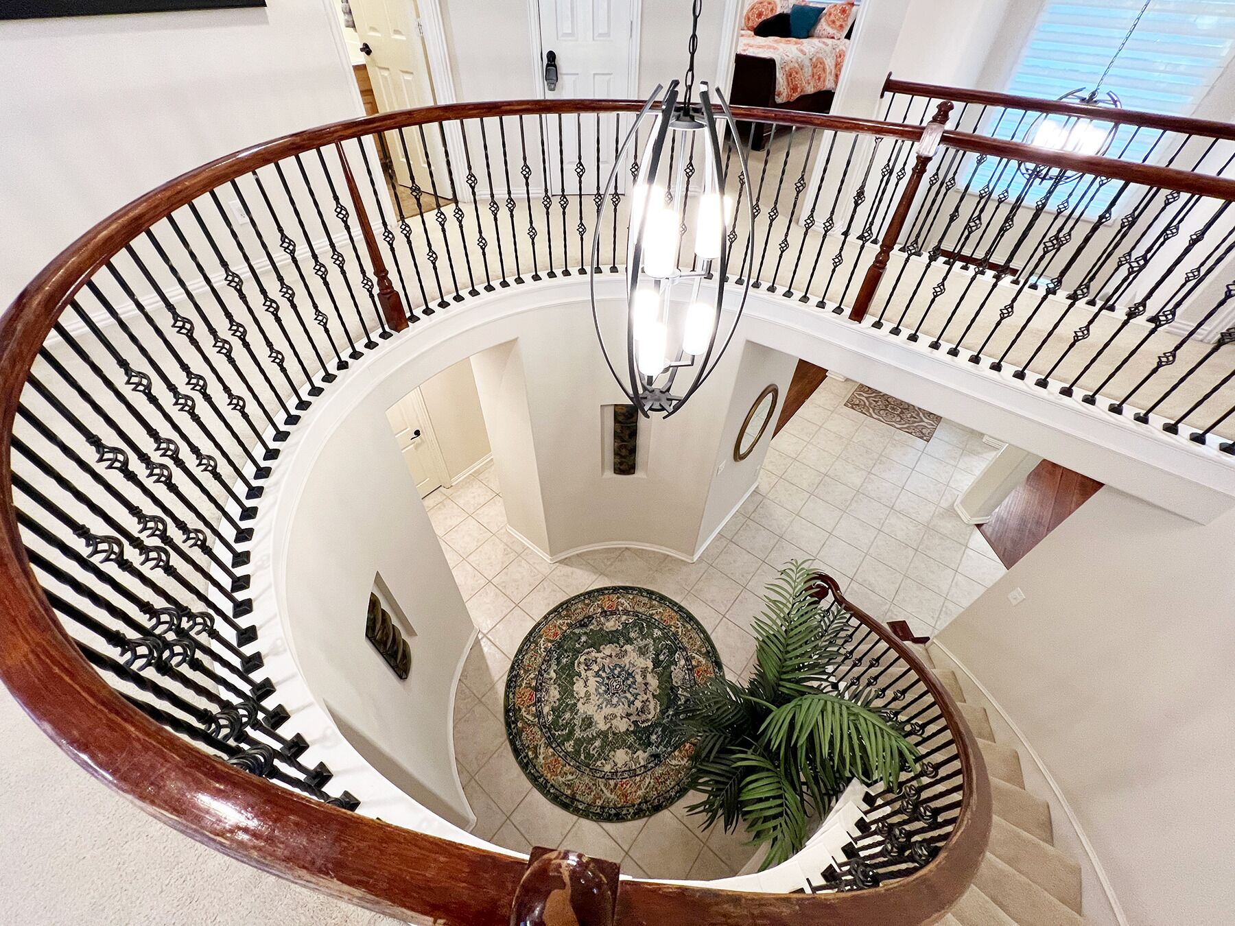 Spacious 5 bedroom w/ Game Room and Covered Patio