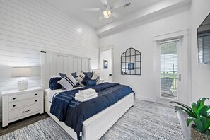 4 bedrooms, desk, iron/ironing board, travel cot