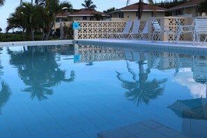 Outdoor pool - Cozy Romantic Bungalow — 3 min walk to the beach, in front of the golf course! (Frigate Bay)