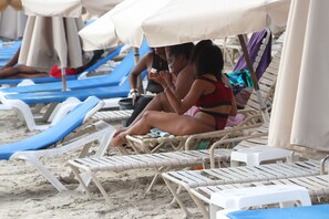 Property grounds - Cozy Romantic Bungalow — 3 min walk to the beach, in front of the golf course! (Frigate Bay)