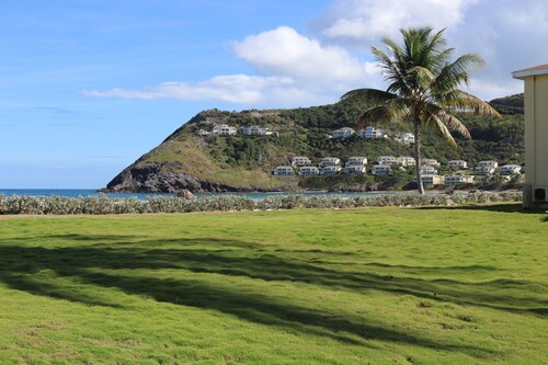 Cozy Romantic Bungalow  — 3 min walk to the beach, in front of the golf course!