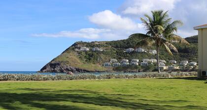 Cozy Romantic Bungalow — 3 min walk to the beach, in front of the golf course!