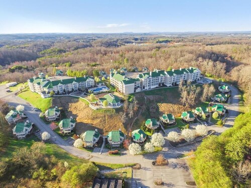 Pigeon Forge | Family Smoky Getaway | Pool + Hot Tub | 2BR
