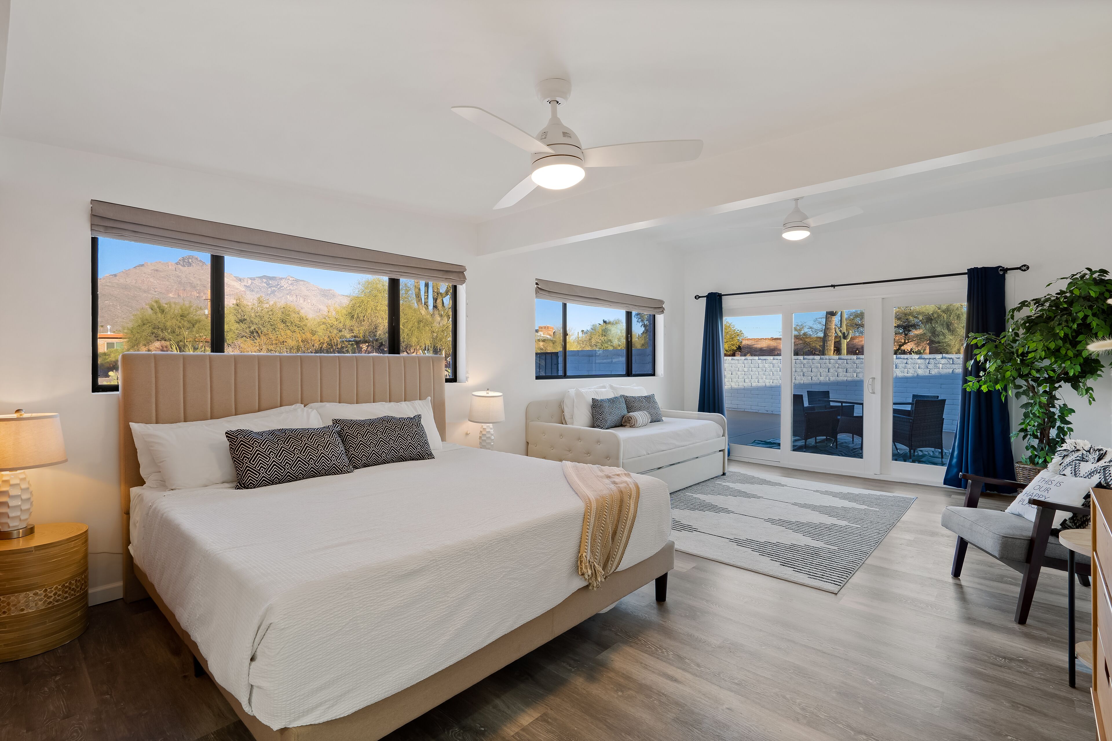 4 Schlafzimmer, Schreibtisch, Bügeleisen/Bügelbrett, Reisekinderbett