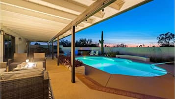 Piscina a l'aire lliure i piscina climatitzada