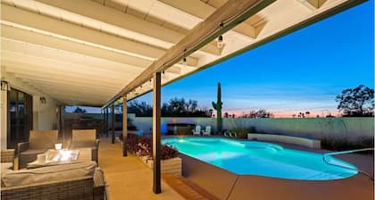 Catalina Foothills, Modern, Heated Pool, Spa, Views, Sleeps 16
