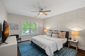 6 bedrooms, desk, iron/ironing board, free WiFi - Ruby Arrival by SoCharm | Luxury on Lake Norman (Mooresville)